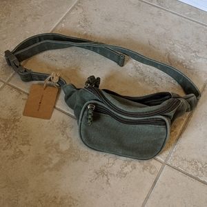 Brandy Melville fanny pack